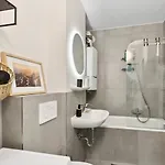 Getaway Mit Balkon - Ruhiges Business-apartment - Messe Dus & Airport *