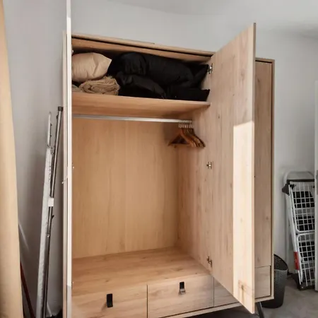 Апартаменты Getaway Mit Balkon - Grossem Doppelbett & Schlafsofa Fuer Insg 4 Pers - Ruhig Gelegen, Ideal Zum Wohlfuehlen&ankommen - Kinderbett&hochstuhl - Messe Duesseldorf&essen - S-bahn *