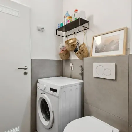 Getaway Mit Balkon - Grossem Doppelbett & Schlafsofa Fuer Insg 4 Pers - Ruhig Gelegen, Ideal Zum Wohlfuehlen&ankommen - Kinderbett&hochstuhl - Messe Duesseldorf&essen - S-bahn Апартаменты Дуйсбург