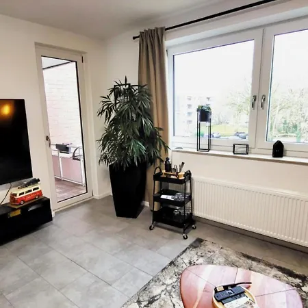 Getaway Mit Balkon - Grossem Doppelbett & Schlafsofa Fuer Insg 4 Pers - Ruhig Gelegen, Ideal Zum Wohlfuehlen&ankommen - Kinderbett&hochstuhl - Messe Duesseldorf&essen - S-bahn Апартаменты *